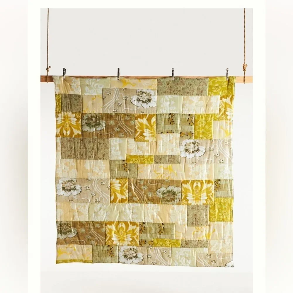 Velvet Zinnia Anthropologie Queen Quilt Color: CITRON